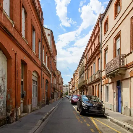 Апартаменты Lovely Studio Close To Train Station Welkeys *