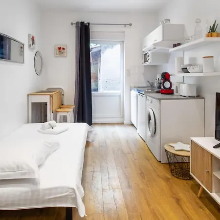 Lovely Studio Close To Train Station Welkeys Апартаменты