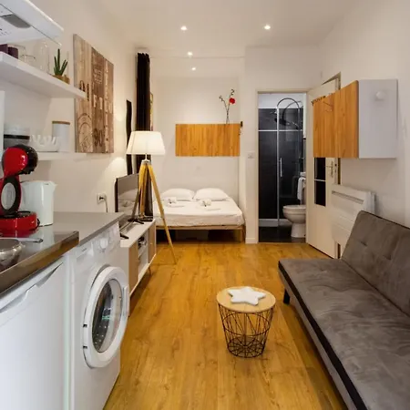 Lovely Studio Close To Train Station Welkeys