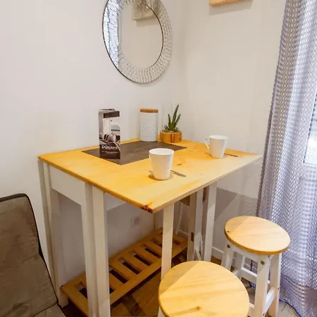 Lovely Studio Close To Train Station Welkeys Apartmán
